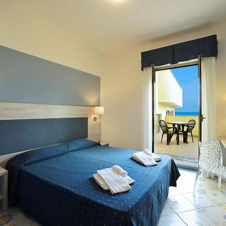 Hotel Delfino Лайгуэлья Экстерьер фото
