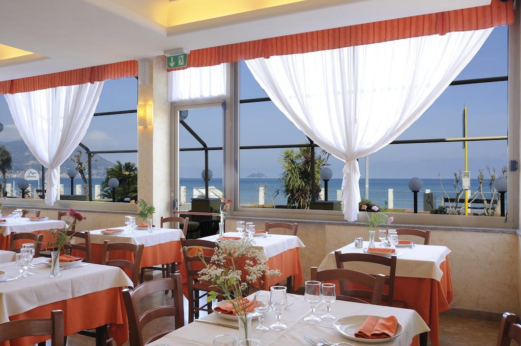 Hotel Delfino Лайгуэлья Экстерьер фото