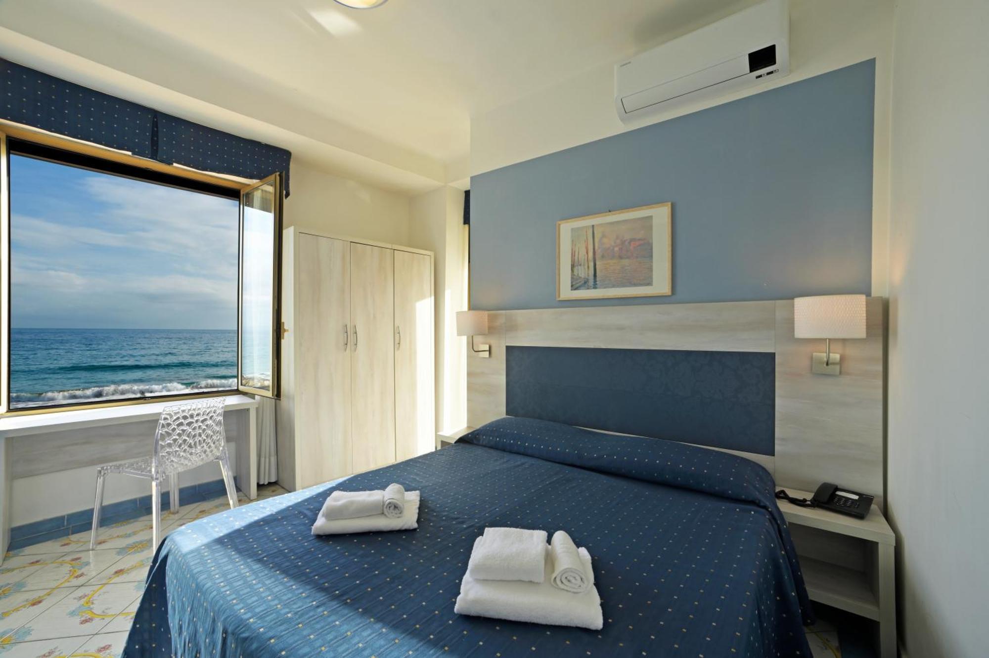 Hotel Delfino Лайгуэлья Экстерьер фото