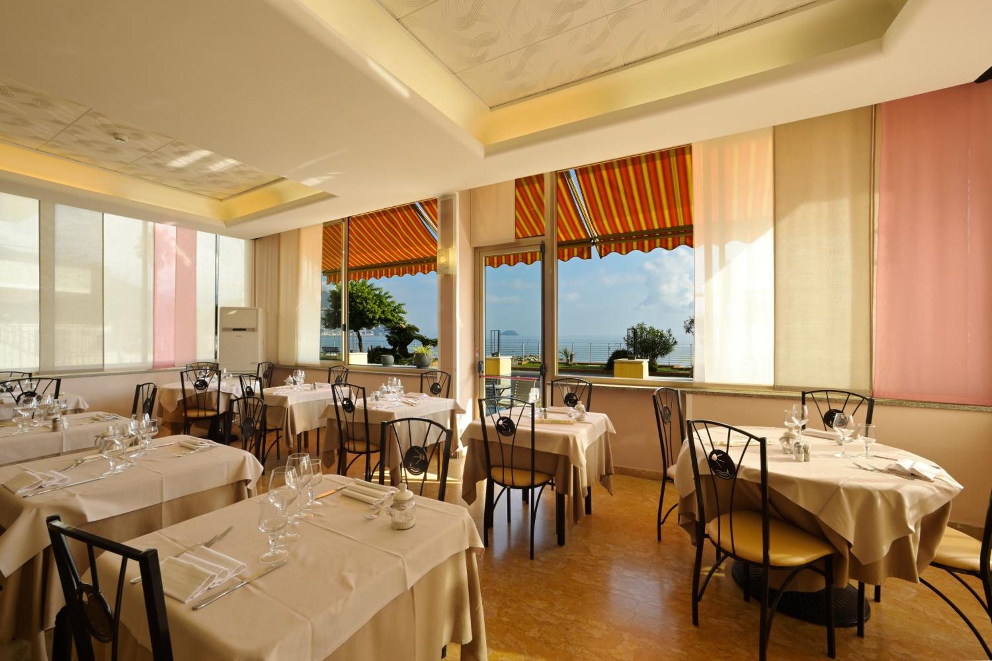 Hotel Delfino Лайгуэлья Экстерьер фото