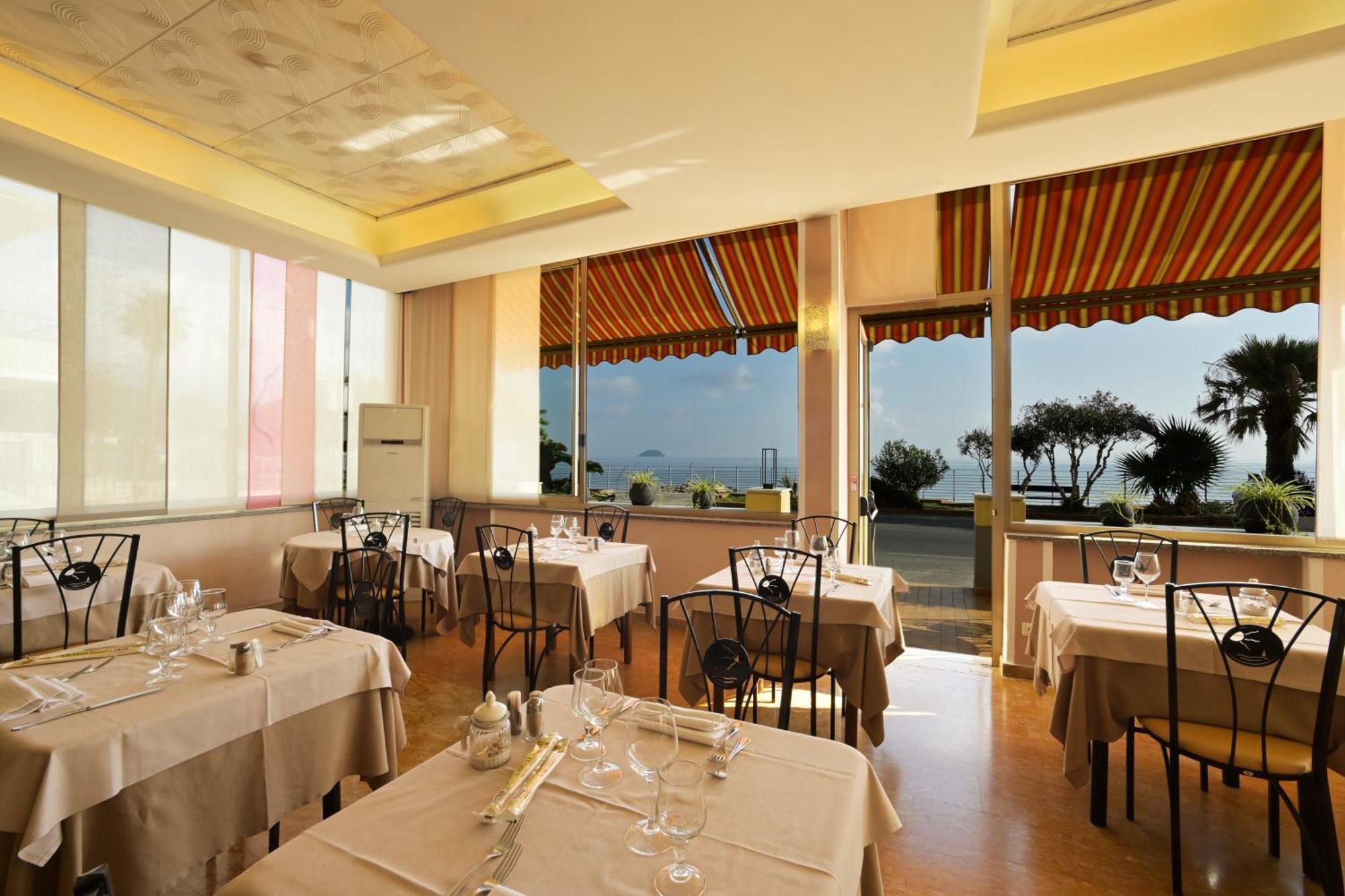 Hotel Delfino Лайгуэлья Экстерьер фото